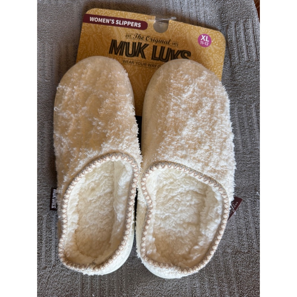 Muk Luks Women Ivory Cable Slippers Memory Foam Insole XL 11-12 New NWT
cozy